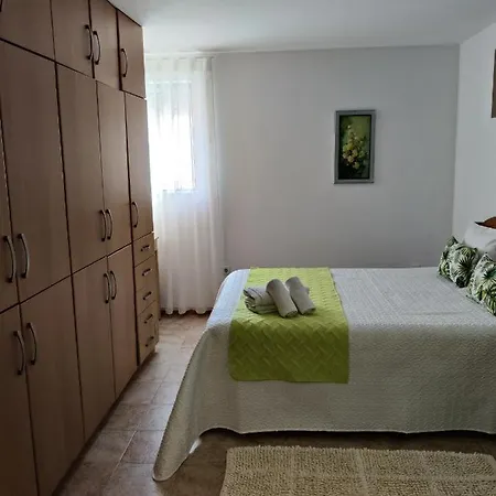 Housemaria Nyaraló *